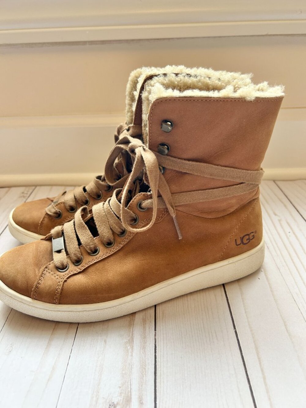 UGG Starlyn Shearling Fur Sneaker Boot in Chestnut Brown Size 7.5 - Picture 4 of 10